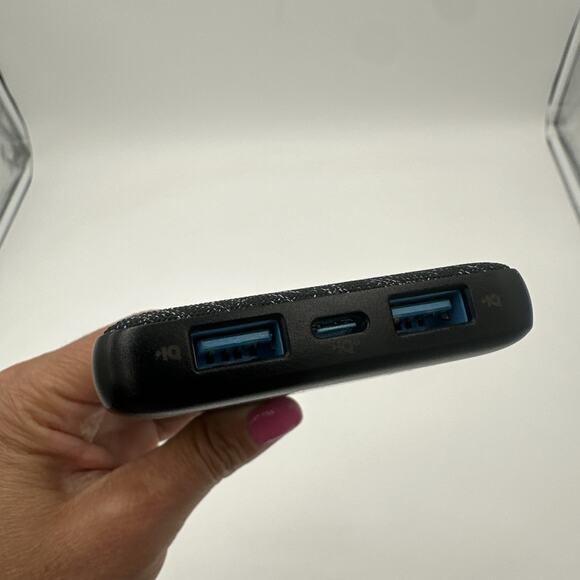 Anker PowerCore III Sense 10k (10000mAh, 20W, 3-Port) 2 USB-A + 1 USB-C Black - Picture 4 of 6